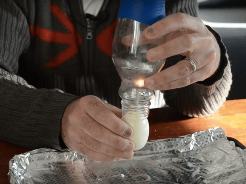 The egg experiment with a bottle vacuum – ביצה ללא&nbsp;מוצה